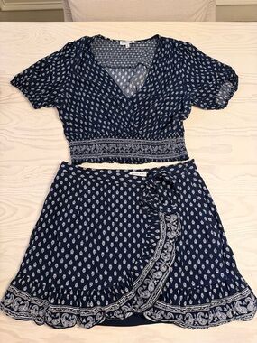Gianni Bini Navy Printed Wrap Skirt and Puff Sleeve Top Matching Set